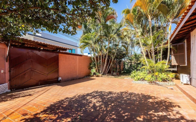 Charming House w/ BBQ in Vila Planalto Act029