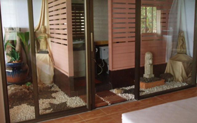 Koh Ngai Cliff Beach Resort