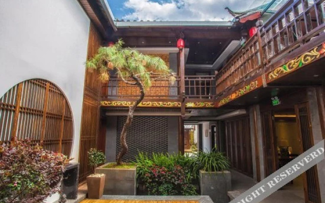 Yinman·Courtyard Yushe Life Aesthetics Designer B&B (Lijiang Old Town Sifang Street)