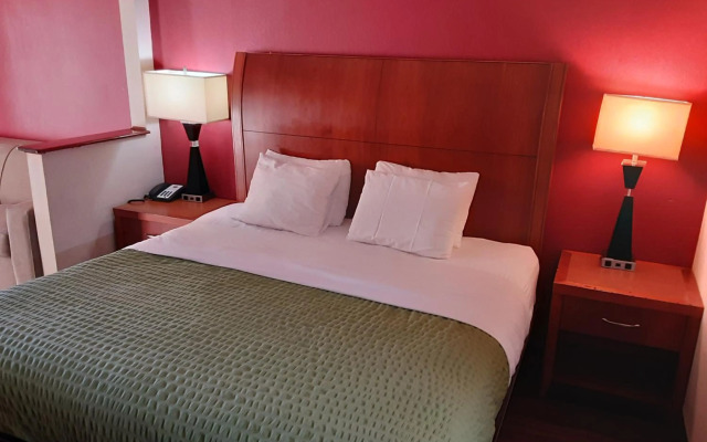 Econo Lodge Inn & Suites Griffin North