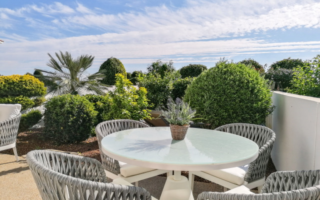 Atlantis Gardens Apartments & Villas