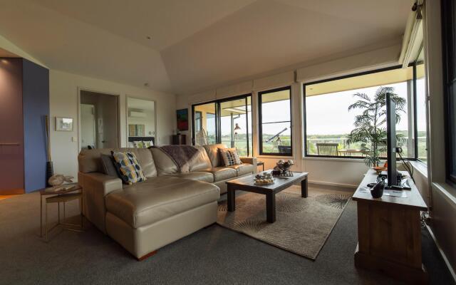 Hilltop Apartments Phillip Island - Adults Only