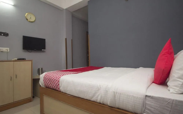 OYO 10695 Hotel Niladri Palace