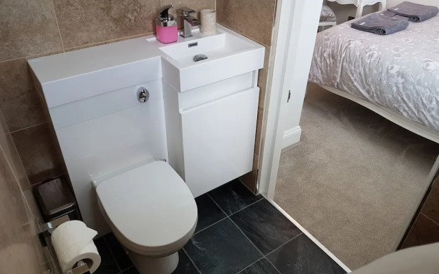 Direct Sea Views, Seafront Location & Free Parking