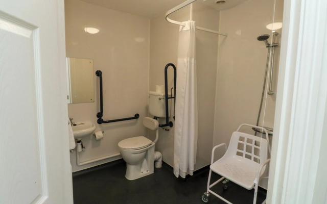 Harcombe House Bungalow 11