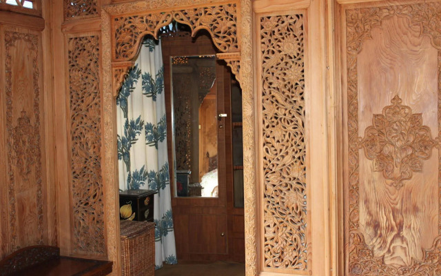Wangnoo Houseboats
