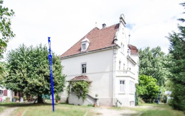 Villa12 Guesthouse & Event