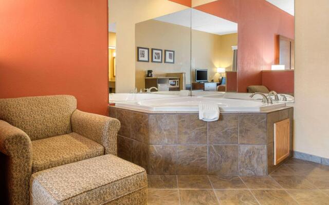 Comfort Suites Louisville Airport