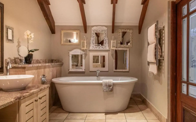 Oliver's Restaurant & Lodge