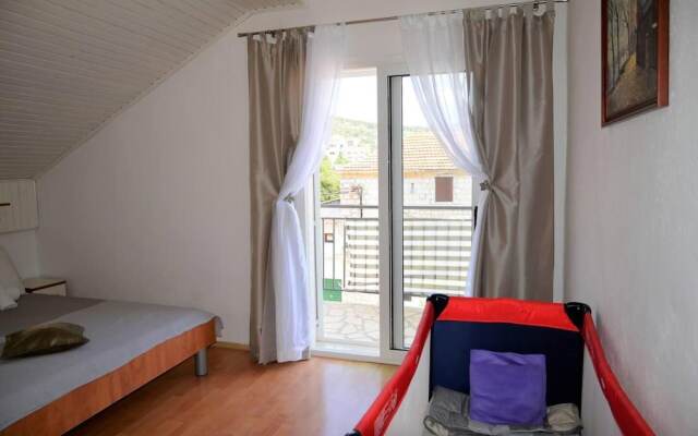 Sea View Apartment on Walking Distance to sea