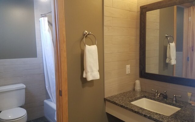 Western Riviera Lakeside Lodging