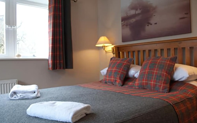 Bridge of Lochay Hotel