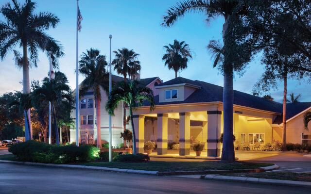 Homewood Suites by Hilton - Fort Myers