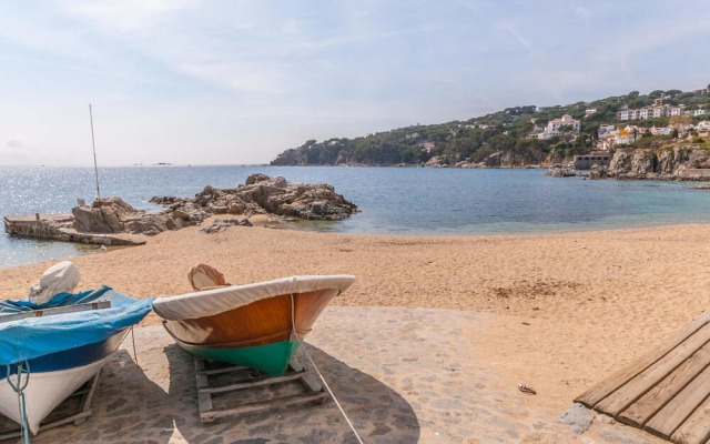 Sun-kissed Villa in L'escala With Swimming Pool