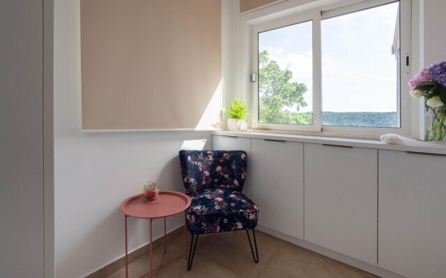 Stunning Home in Srinjine With 3 Bedrooms, Wifi and Outdoor Swimming Pool