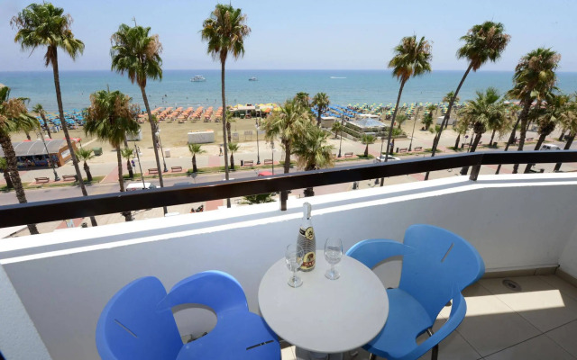 Les Palmiers Beach Hotel