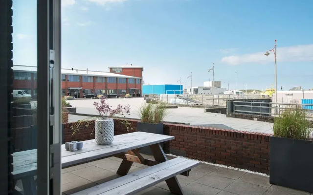 Appealing Apartment in Den Haag With Balcony, Terrace