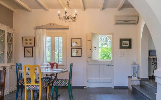 Bougainvillea House in Crete