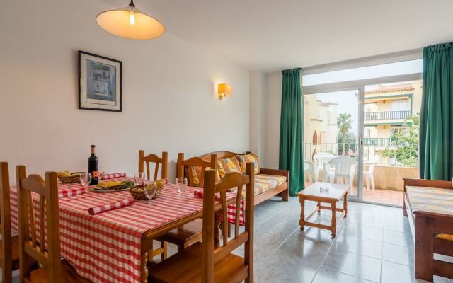 Alluring Apartment in Empuriabrava With Swimming Pool