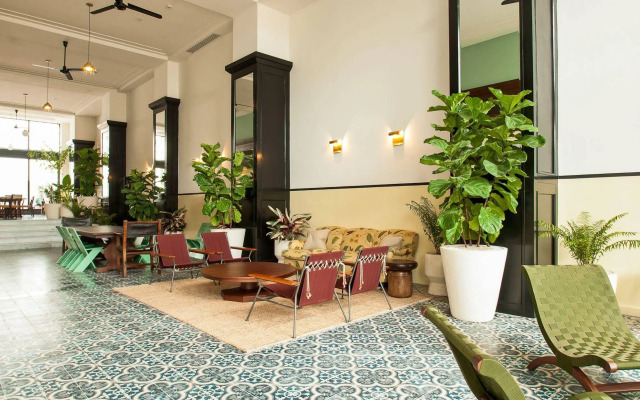 American Trade Hotel