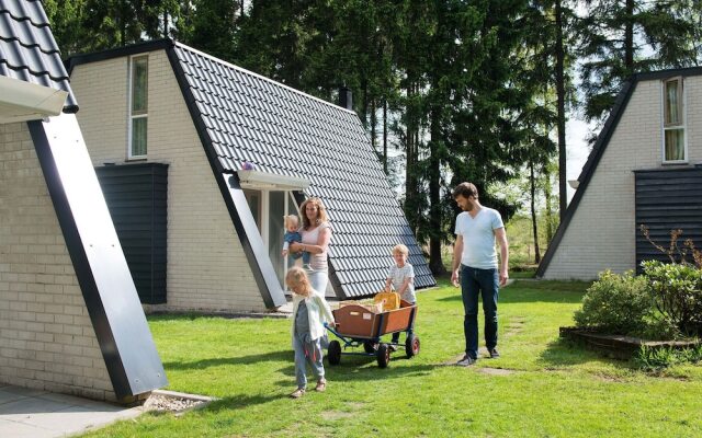 Restyled Bungalow With Dishwasher, Located on De Veluwe