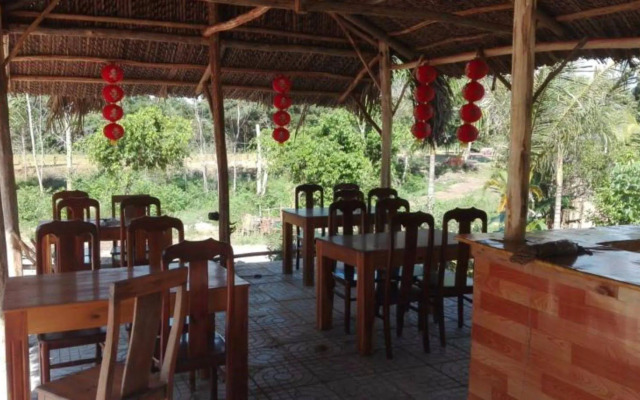 Thuyhouse Resort