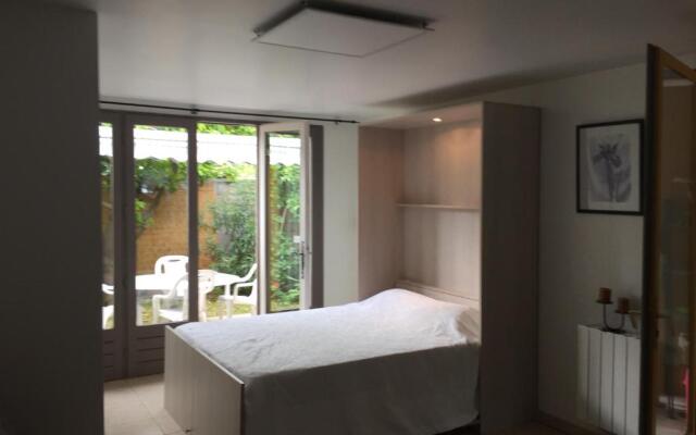 Studio Pied Dans L Eau (Adults Only)