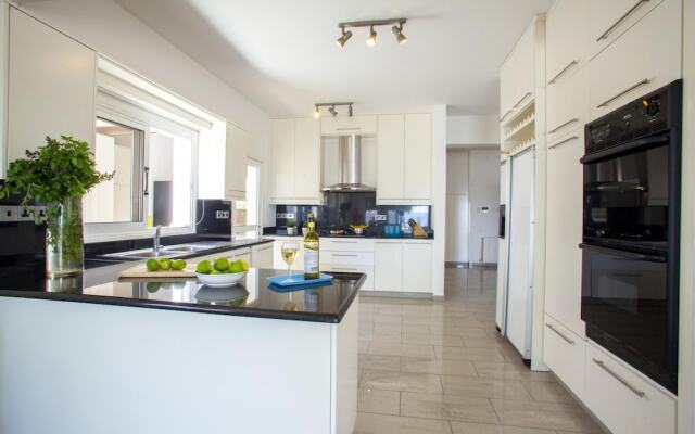 Sunset Beachfront Villa Meneou