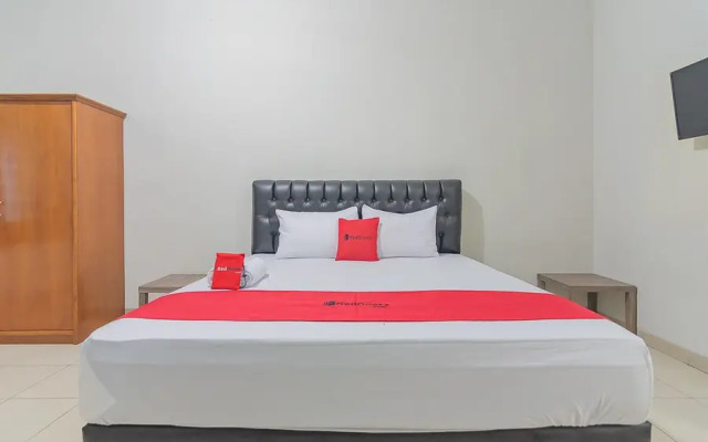 RedDoorz @ Pemuda Street