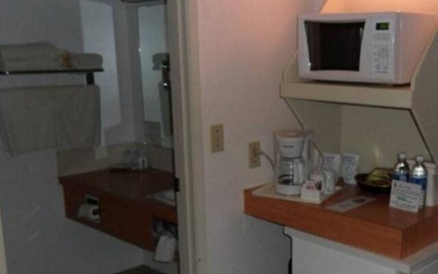 Tamarack Motor Inn