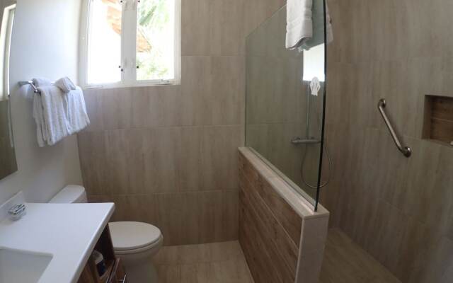 Siesta - Runaway Bay 5BR