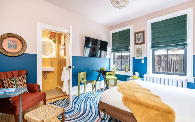 11 Rooms Boutique Hotel