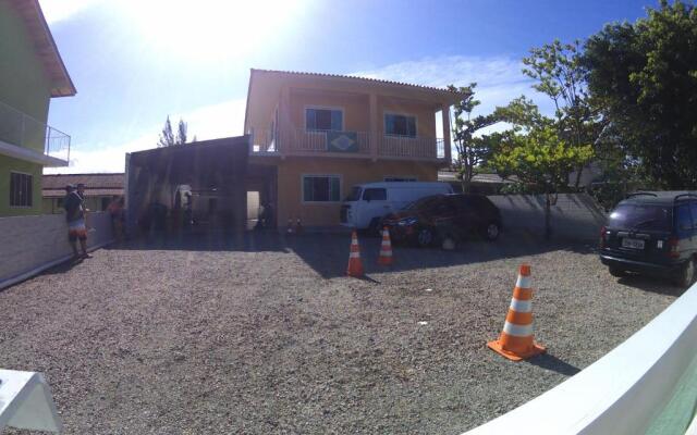 Gênesis Beach Hostel! Quartos compartilhados e privativos na Pinheira
