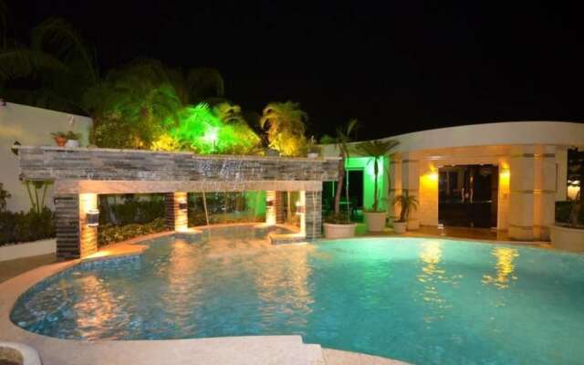 Luxury Villa in Sosua Center - 7 Beds/7 Baths