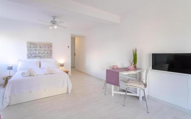 Very nice and modern studio front of the beach