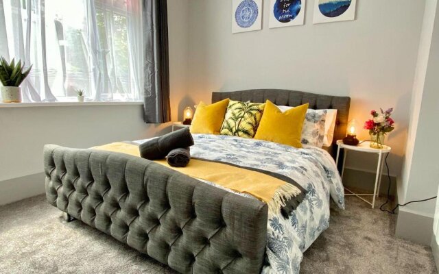 Beautiful Apartment - 5 Minute Walk to the Best Beach! - Great Location - Parking - Netflix - Fast WiFi - Smart TV - Newly decorated - sleeps up to 4! Close to Bournemouth & Poole Town Centre