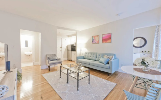 Pleasant Back Bay Suites by Sonder