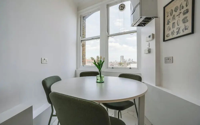 Buckingham Palace 4BR Family Stay Cathedral View