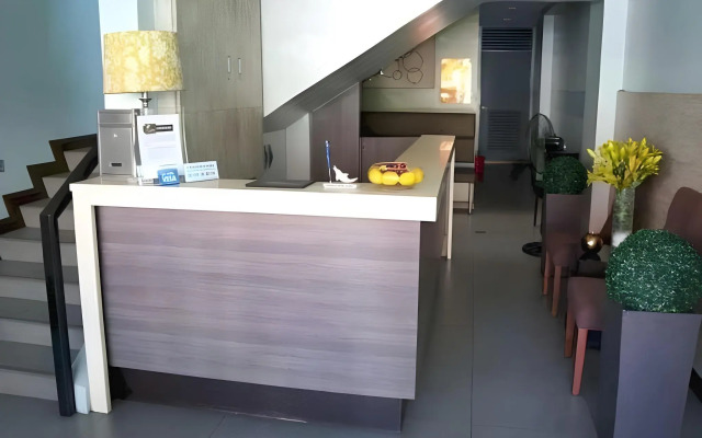Lorenzzo Suites Hotel