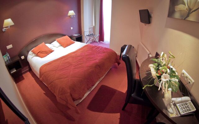 Brit Hotel Les Voyageurs