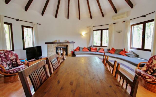 Mimosa - pretty holiday property with private pool in Moraira