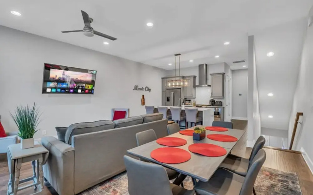 Luxury Townhome With Rooftop Deck Skyline Views