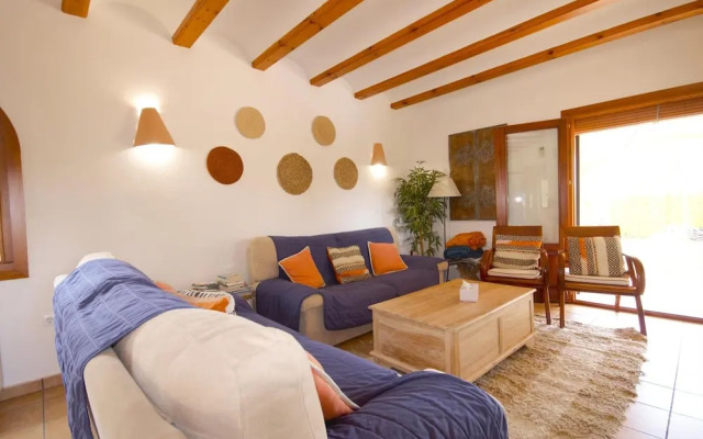 Fanila in J vea With 4 Bedrooms and 3 Bathrooms