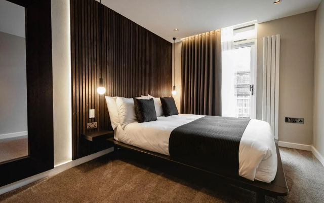 The Acacia, Luxury with Private Balcony + Parking