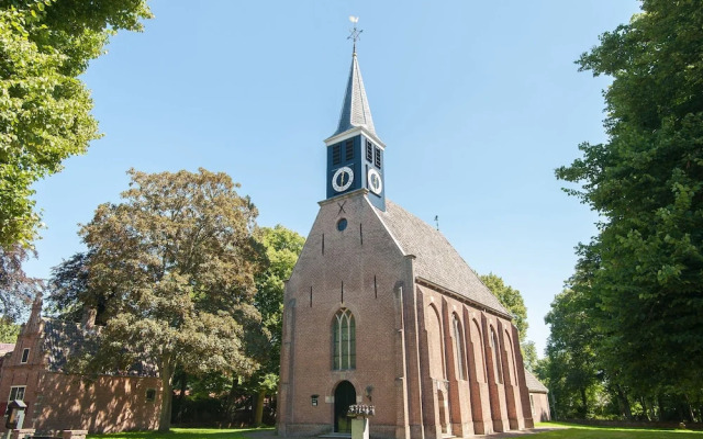 Modern Holiday Home With a South-west Facing Garden