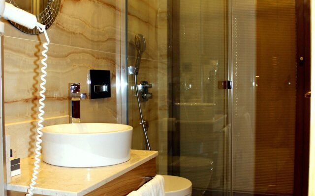 Lale Hotel