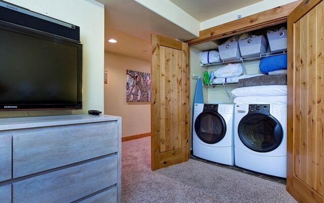 Walk to Main Street by Casago