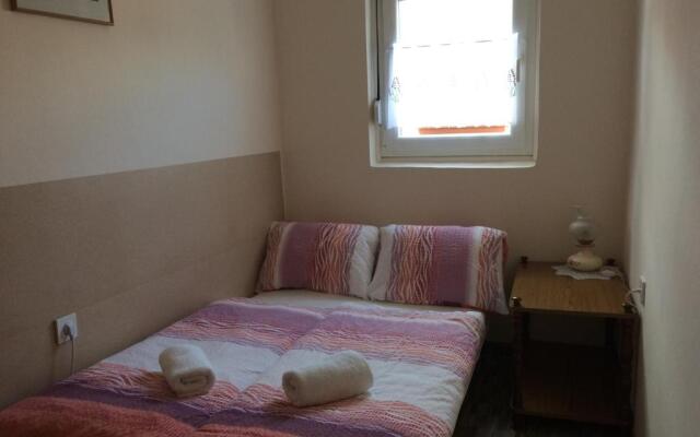 MONA Apartman