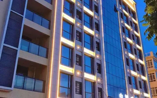 Zhongzhisheng Hotel (Zhaoqing East Railway Station Dinghushan Scenic Area)