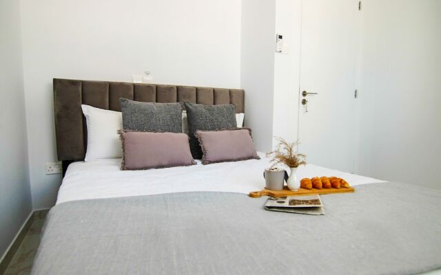 Phaedrus Living: Seaside Luxury Flat Athina 21